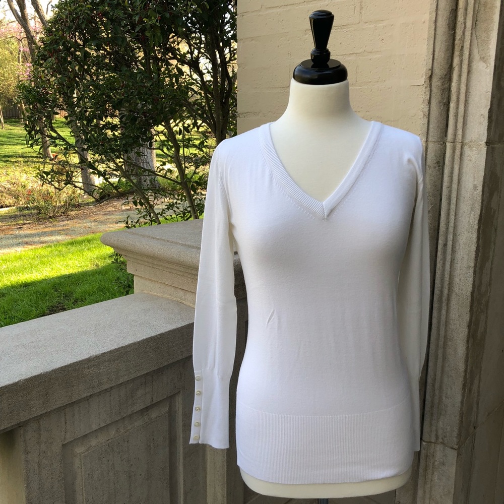 ⭐️🆕 [Escada] Fitted V-Neck Lightweight Knit